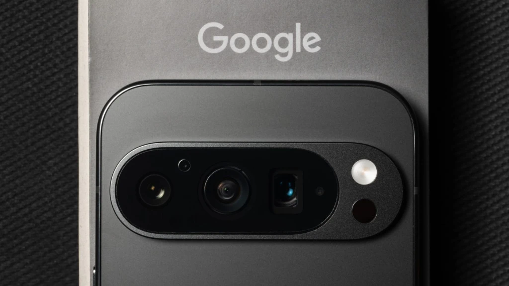Порівняння нічної зйомки на Samsung Galaxy S26 Ultra та Google Pixel 10 Pro XL